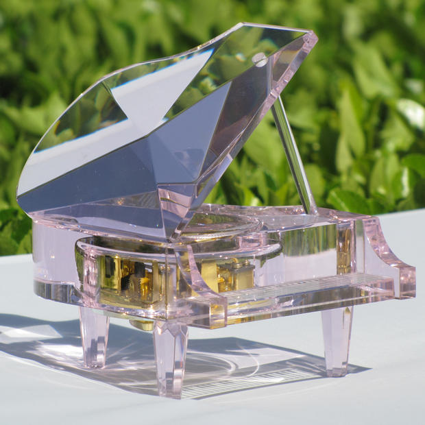 Crystal piano music box Music box Sky City send girlfriend birthday gift creative birthday gift
