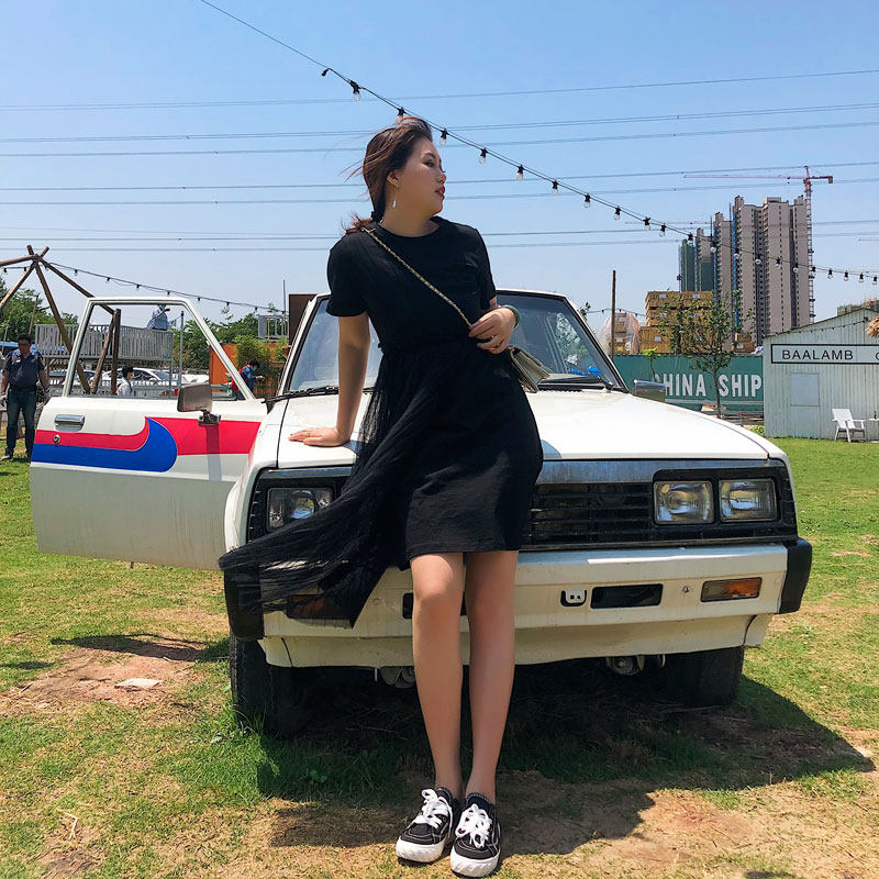 Meet home plus-size women's clothing fat sister 2023 summer new mesh stitching mid-length dress that covers the belly