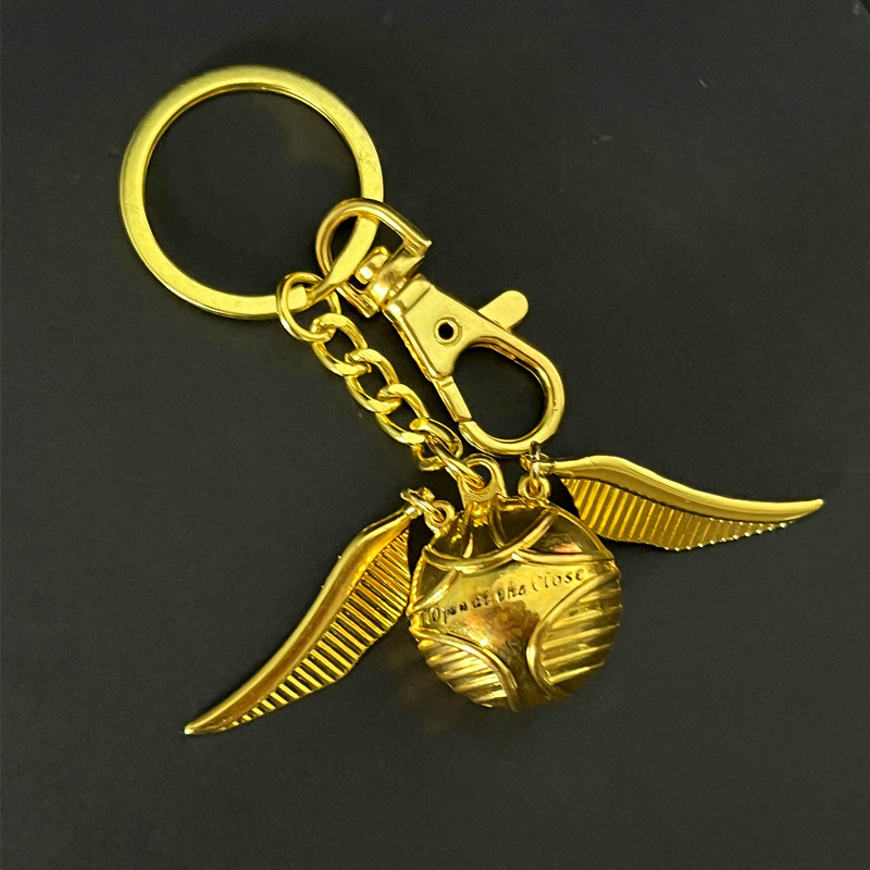 The Golden Flying Thief Key to the British Harry Potter surrounding Quidditch Golden Detective 3D Metal Hanging
