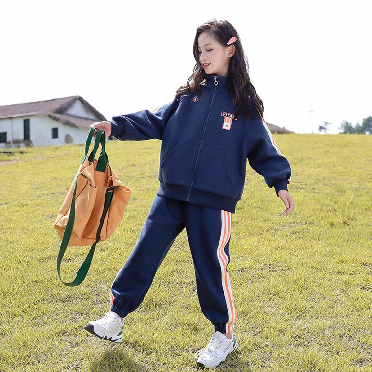 2022 girls' spring and autumn sweater suit Western style 12-year-old middle-aged and older children's zipper shirt and sweatpants two-piece set 10 children's spring clothes