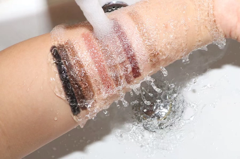Vẻ đẹp Hàn Quốc Merzy Mo Ji Bút kẻ mắt 10 màu không thấm nước bền mười màu Bút kẻ mắt MERZY - Bút kẻ mắt kẻ mắt nước vacosi