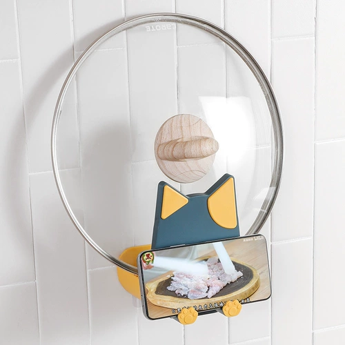 Домашняя кошка ушной горшок с покрытой мебель