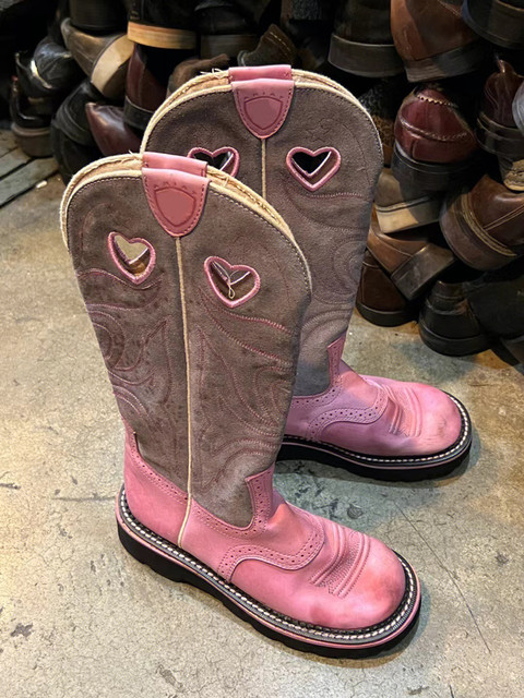 2024 ໃໝ່ Retro Round Toe Pink Color Block Embroidery Western Cowboy Boots Women's Versatile Thick Heel Contrast Color Knight Boots