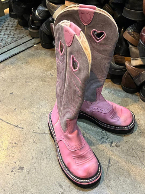 2024 ໃໝ່ Retro Round Toe Pink Color Block Embroidery Western Cowboy Boots Women's Versatile Thick Heel Contrast Color Knight Boots