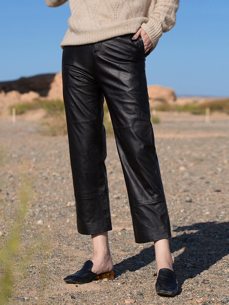 MEET minimalist silhouette imported cowhide trousers with sealed waist, high waist and wide legs, genuine leather 9-point pants for women in autumn and winter