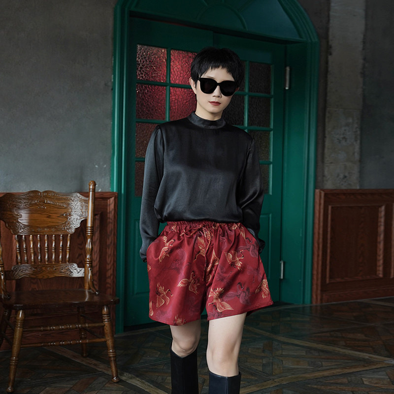 Take off the heels and festive red fairy feather 40 mm satin satin sample silk silk silk silk silk high waist shorts woman