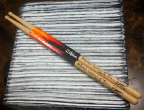 Bosom friend Zildjian Ronnie Vannucci signed drum stick ASRV ()