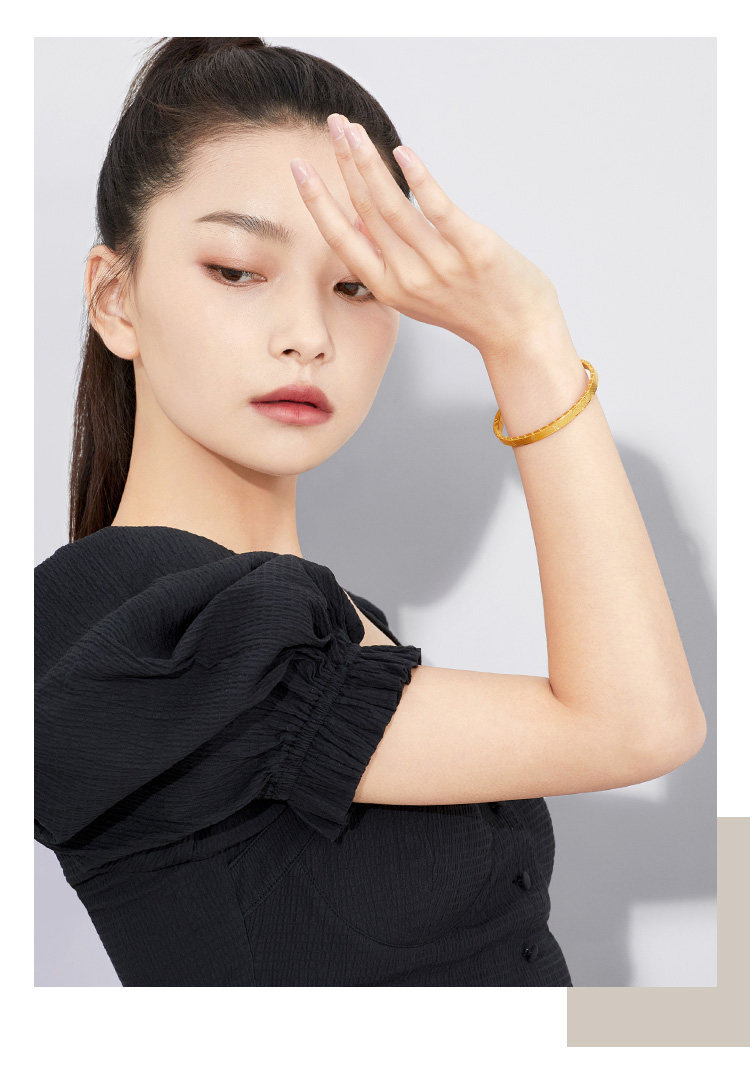 六福珠宝罗马数字黄金手镯女足金开锁式硬金手镯计价F73TBGB0001【联系客服补货】