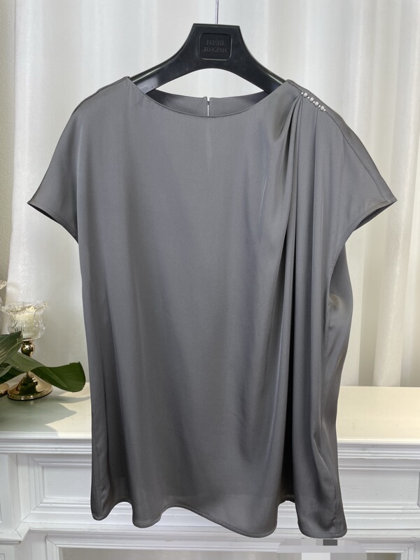 Luxury Silk Dress and Sleeveless Top from Top-Tier Shopping Malls (Special Offer, No Returns or Exchanges, Photo Required for Postage Reimbursement)