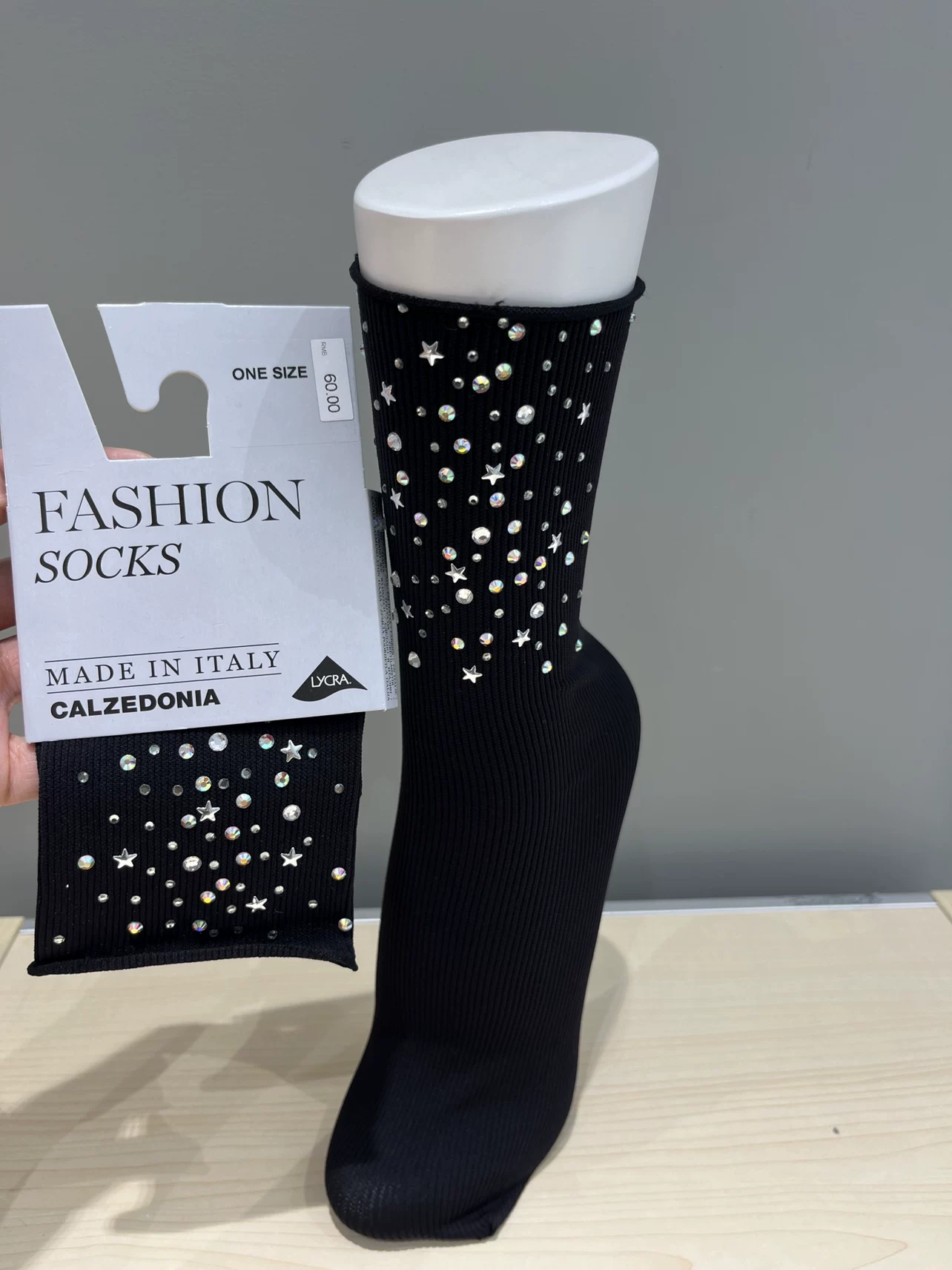 Calzedonia Италия 22 осень мода Плантавая столица кепки банты серебристый шелковый бант