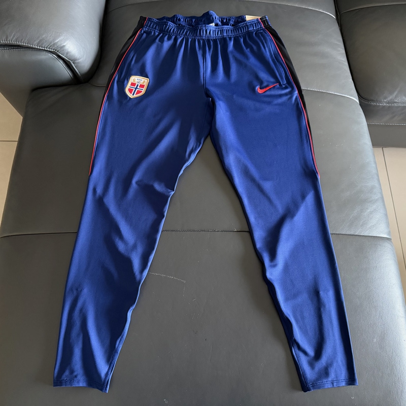Nike Dri-Fit Strike Norway National Team 26 World Cup Training Leggings Nike Dri-Fit Strike Norway National Team 26 World Cup Training Leggings