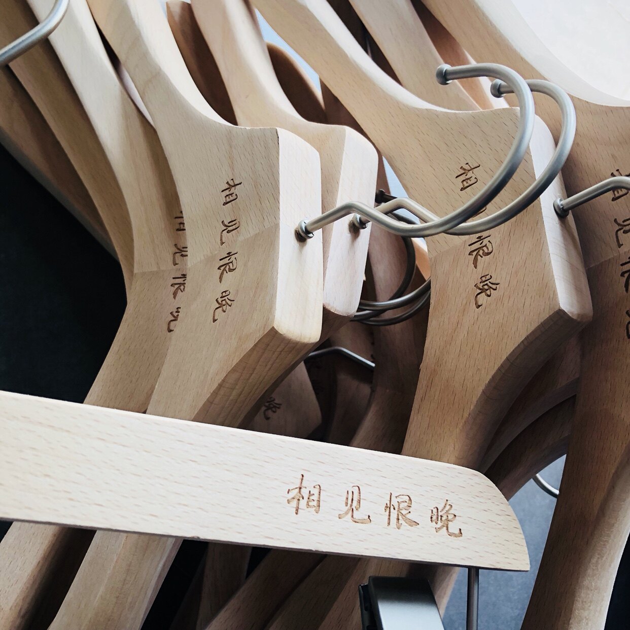 架装服装配件总汇的LOGO