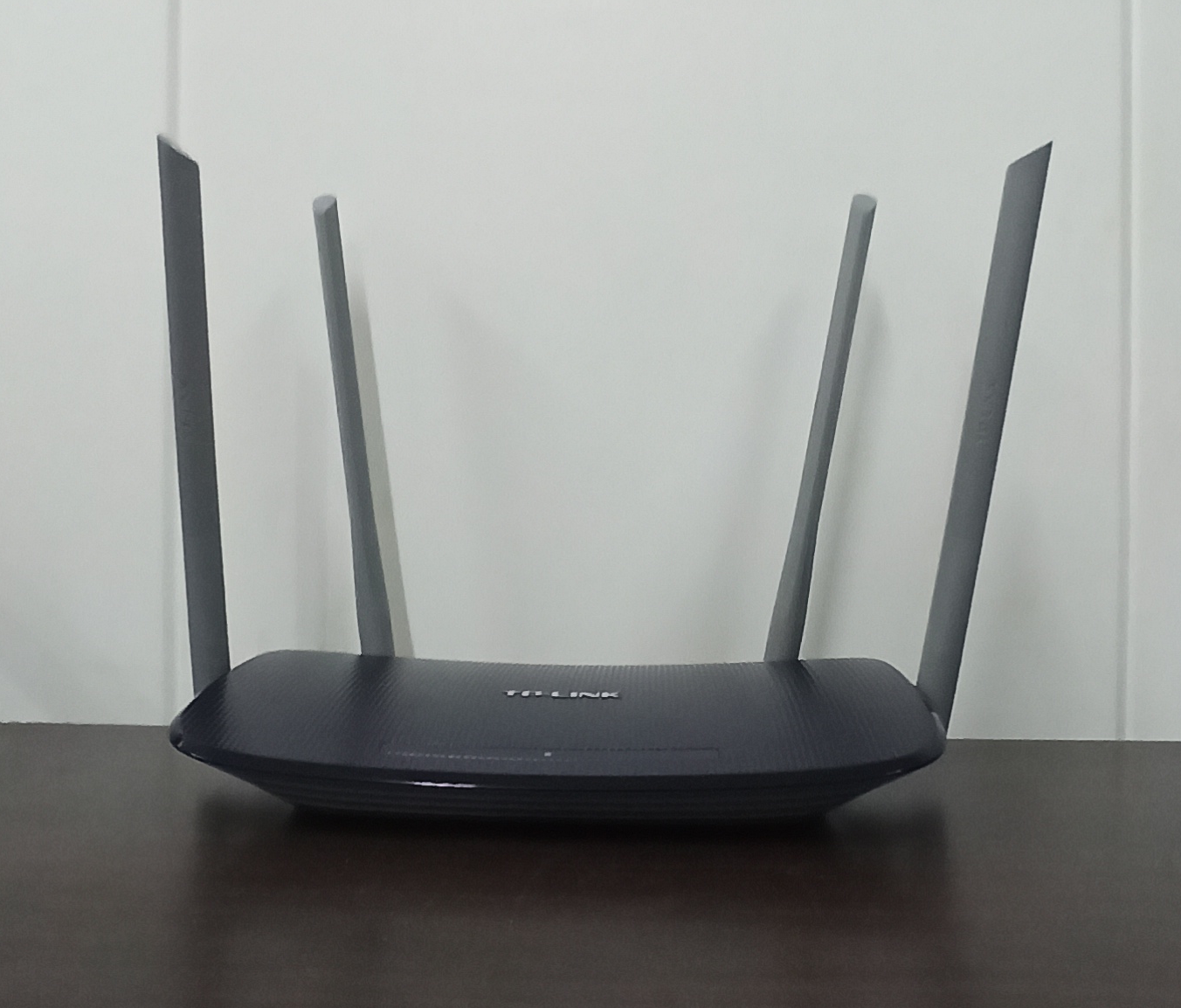 TP-LINK1200M four-antenna dual-frequency wireless router high power home wearing wall king TL-WDR6300