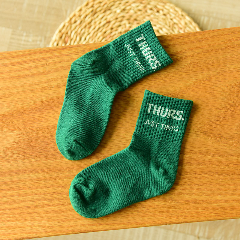 Trẻ em vớ cotton ống Bé trai và bé gái vớ màu rắn Thoải mái thoáng mát Mùa thu phong cách mới tất bé trai 6 tuổi