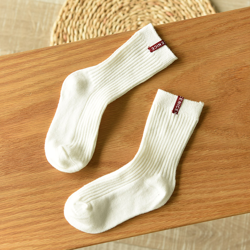 Trẻ em vớ cotton ống Bé trai và bé gái vớ màu rắn Thoải mái thoáng mát Mùa thu phong cách mới tất bé trai 6 tuổi