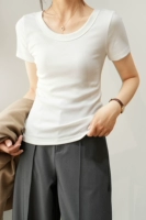 Белая футболка