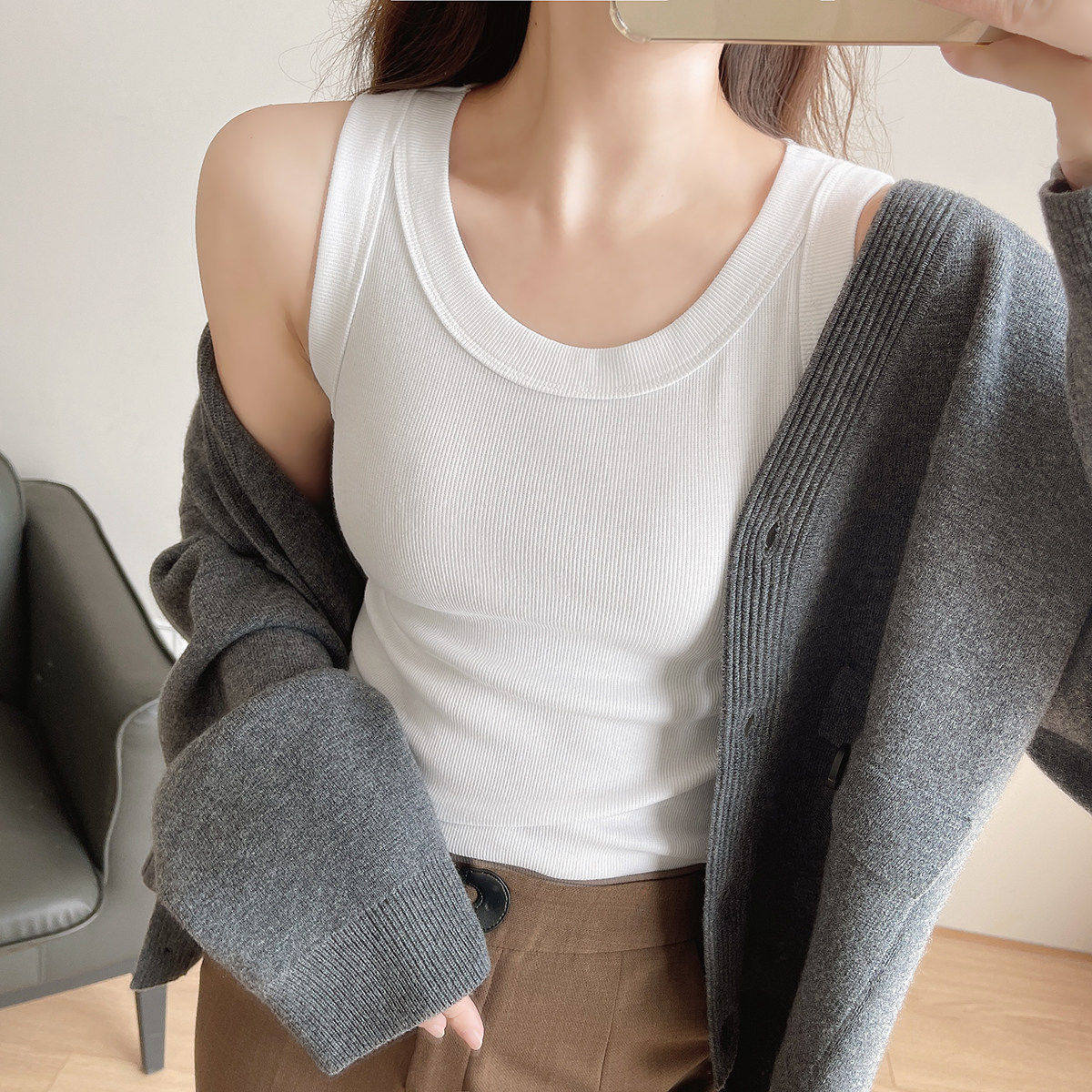 Women's U-neck wide shoulder strap camisole