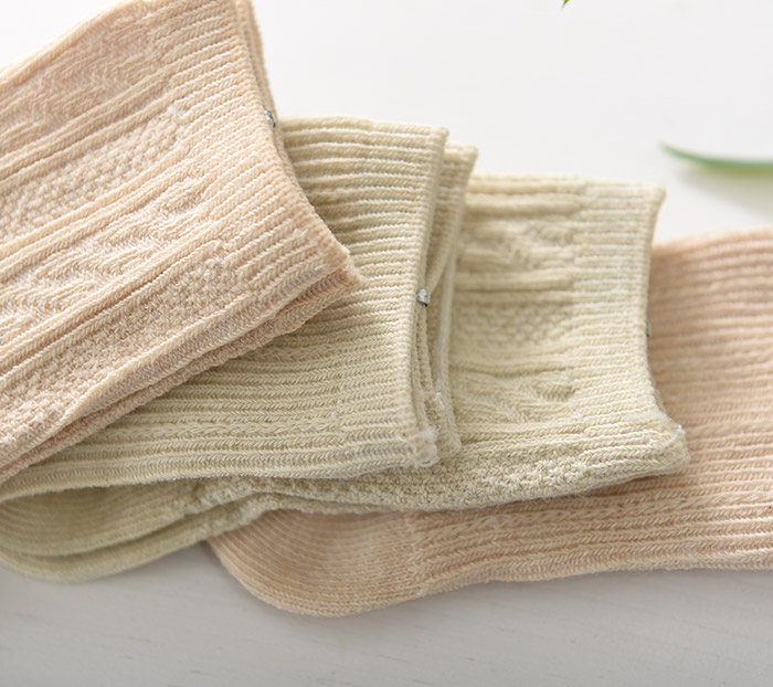 Hai đôi vớ cotton màu không có chỉ khâu xương tất chống trơn cho bé