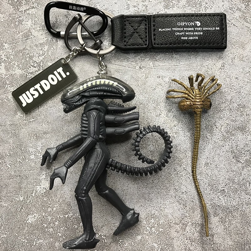 Alien Keychain Pendant for Men, High-End Personalized Creative Bag Accessory, Predator Merchandise Chain