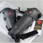 Chính hãng Dainese Dennis Racing Cưỡi Kneepads Elbow Bras Backboard Xe máy Thiết bị bảo vệ - Xe máy Rider thiết bị găng tay đi xe máy