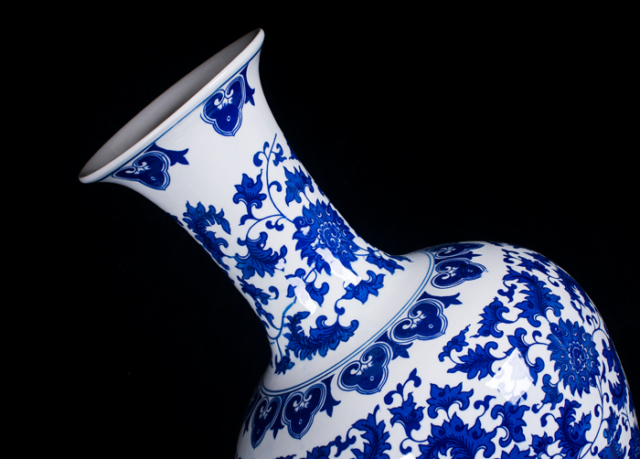 Jingdezhen ceramic general large as cans of blue and white porcelain vase modern home sitting room adornment is placed