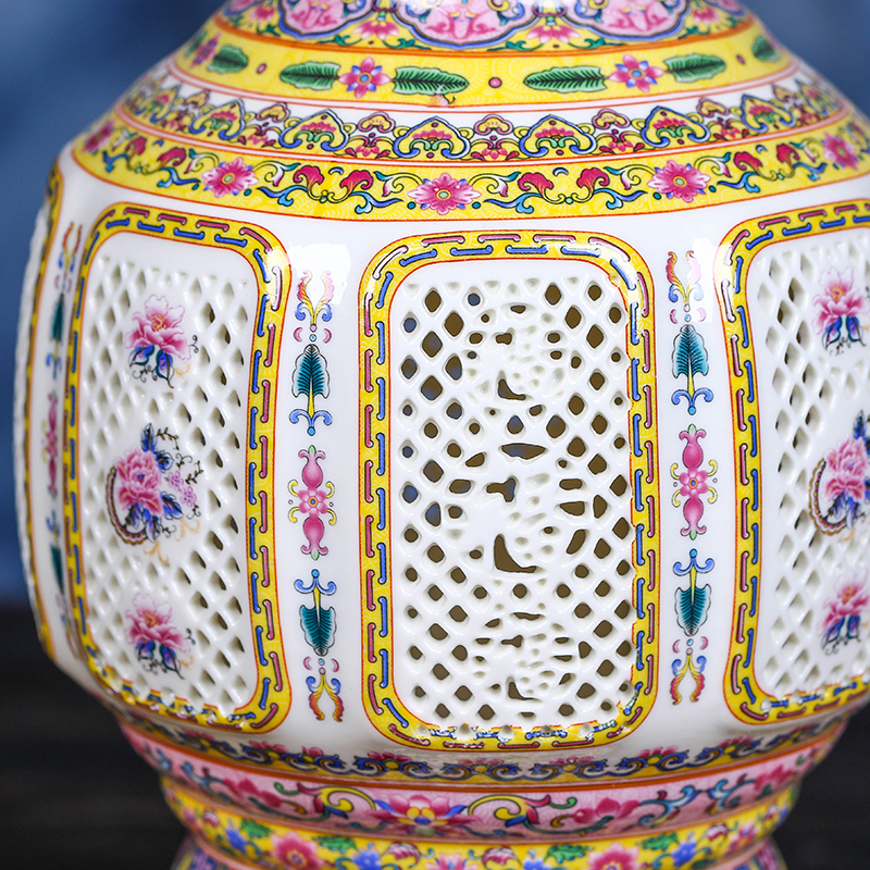 Jingdezhen ceramic hollow vase modern furnishing articles vase ou type TV ark, creative porch decoration of Chinese style