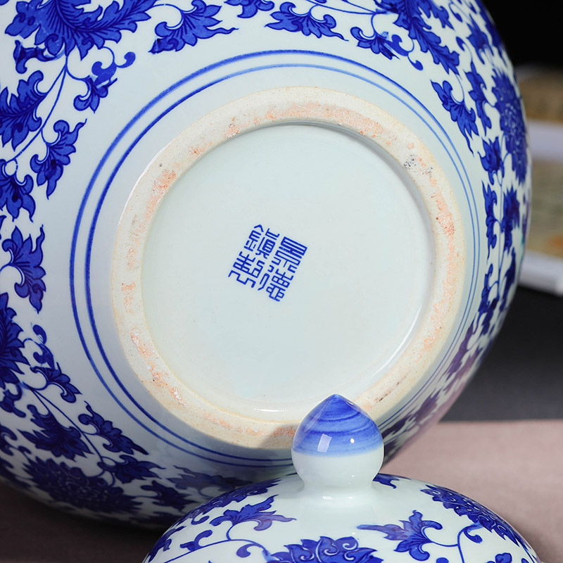 Jingdezhen blue and white ceramics with large POTS sealed puer tea caddy fixings receives the jar medium