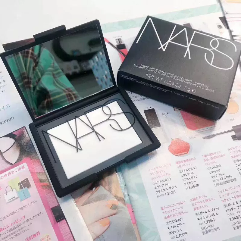 Hàn Quốc chính hãng Nars Nass nude nhẹ mật ong bột bột lỏng bột trang điểm kiểm soát dầu giữ dầu trang điểm mờ với bột phồng kiểm soát dầu - Bột nén