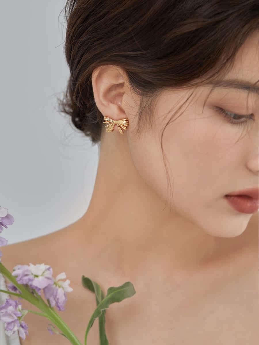 YIMIJEWEL simple golden bow mosquito coil ear clip female no ear piercing niche design earrings 925 silver needles