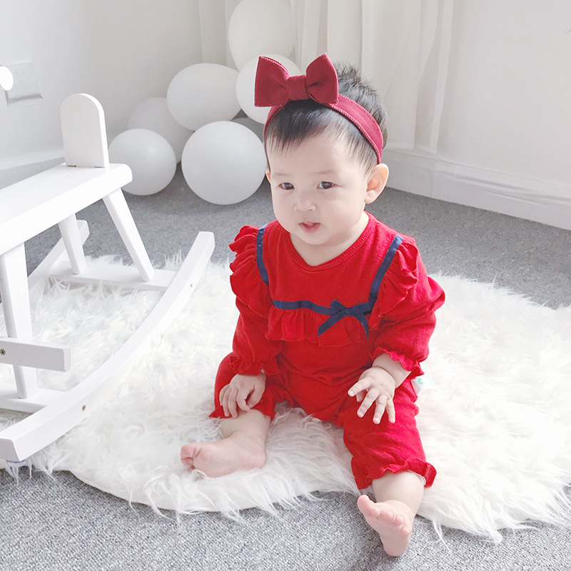 Bé onesies mùa xuân và mùa hè bông nam giới và phụ nữ bé công chúa lá sen ren quần áo trăng tròn trăm ngày rượu vang đỏ áo choàng