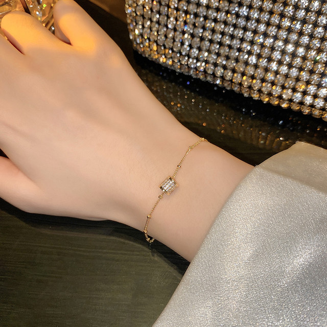 Light luxury, exquisite, simple, retro, all-match, diamond-studded, small waist bracelet, female summer, ins, niche design, hand accessories, high-end sense