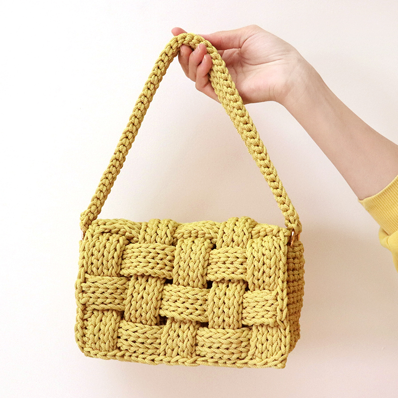 Weaving Wonders: Handmade Internet-Famous ins Style Woven Plaid Bag, Round Yarn Material Kit DIY Tutorial
