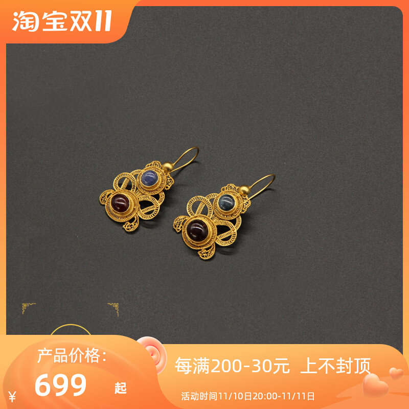 Ming Dynasty filigree inlaid red sapphire earrings Hanfu jewelry headdress restores the ancient shape of ancient gold and silverware