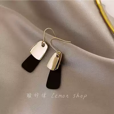 South Korea 2021 new earrings female high-grade atmospheric design sense earrings temperament Net red pop earrings tide
