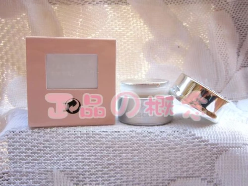 Специальное предложение с четырьмя короны, непрерывное снабжение трех поколений Cecilia Cheung Sun Cream Cream Set Set