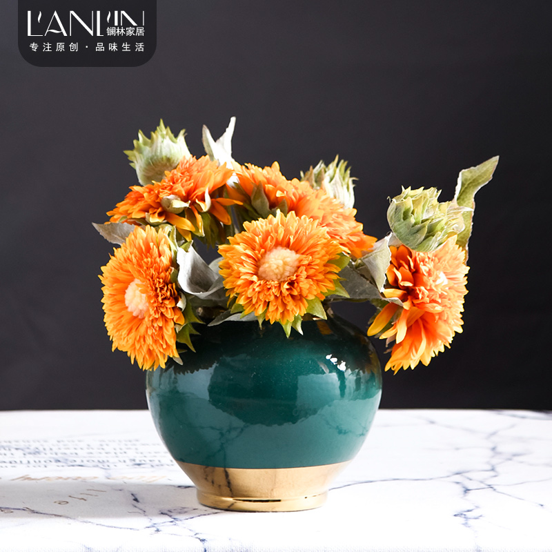 Light and decoration with a lid Nordic dry flower adornment of jingdezhen ceramic creative vase furnishing articles sitting room table arranging flowers
