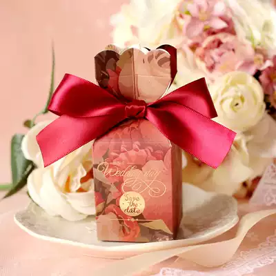 European-style wedding candy box Creative paper box Candy box with hand gift box Candy bag gift box Wedding supplies