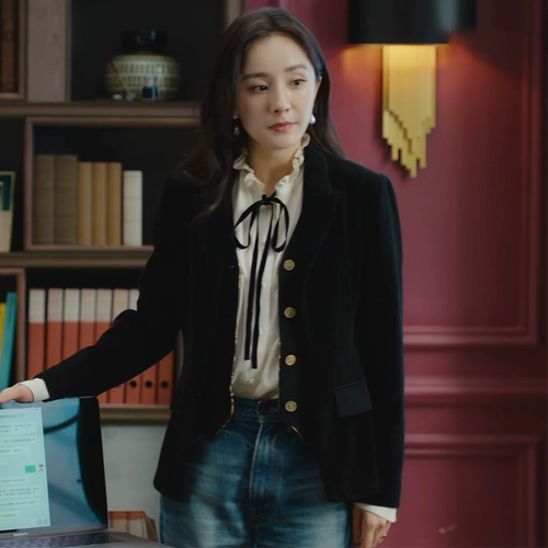 Черная рубашка, бархатный костюм