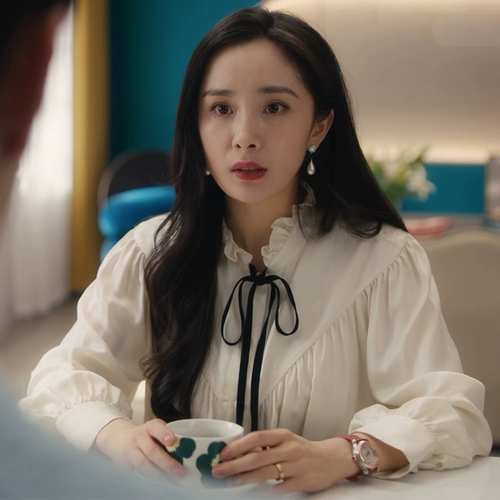 Черная рубашка, бархатный костюм