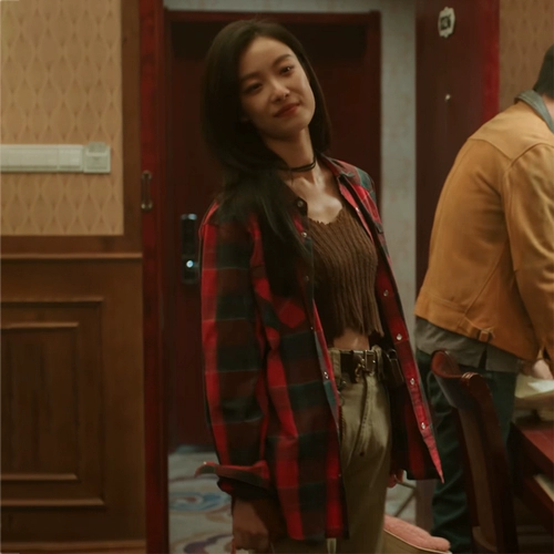 Красная рубашка, куртка, лонгслив