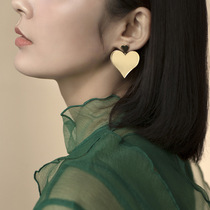 European and American trendy minimalist Peach Hearts Double Loving Gold Earrings Temperament Korea Personality 100 Lap Net Red Earrings