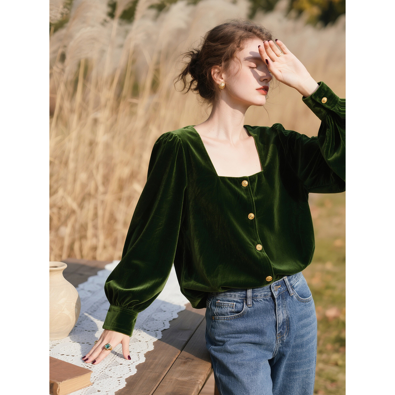 Green Square-Neck Velvet Shirt for Women, 2025 Autumn and Winter New Style, Unique and Beautiful, Age-Reducing Shirt, Slimming Long-Sleeved Top