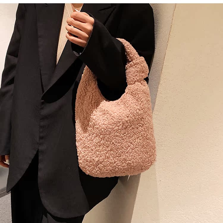 Autumn And Winter Plush Bag New Bag Handbag Wild Plush Bucket Bag display picture 15