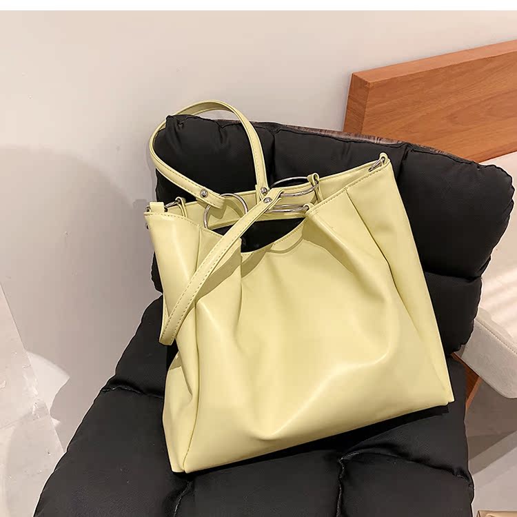 Wholesale Simple Solid Color Large-capacity Shoulder Messenger Bag Nihaojewelry display picture 5