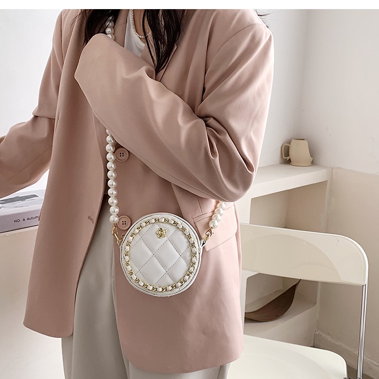 Fashion Pearl Chain Small Round Bag display picture 12