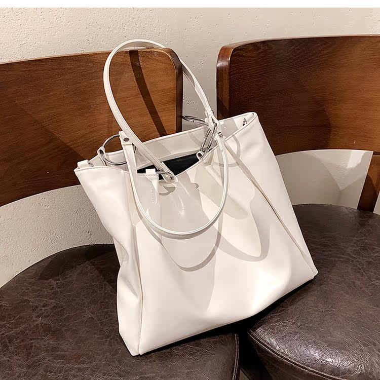 Wholesale Simple Solid Color Large-capacity Shoulder Messenger Bag Nihaojewelry display picture 3