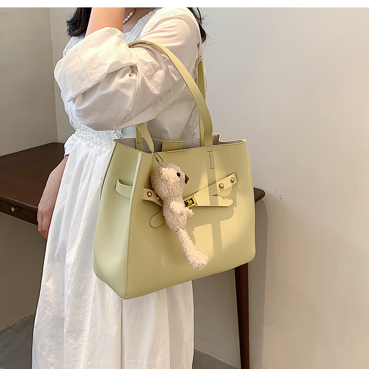 Wholesale Solid Color Large-capacity Bear Doll Pendant Shoulder Bag Nihaojewelry display picture 11