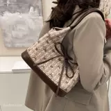 Весенняя вместительная и большая сумка через плечо с бантиком, сумка подмышку, тренд сезона, подходит для студента