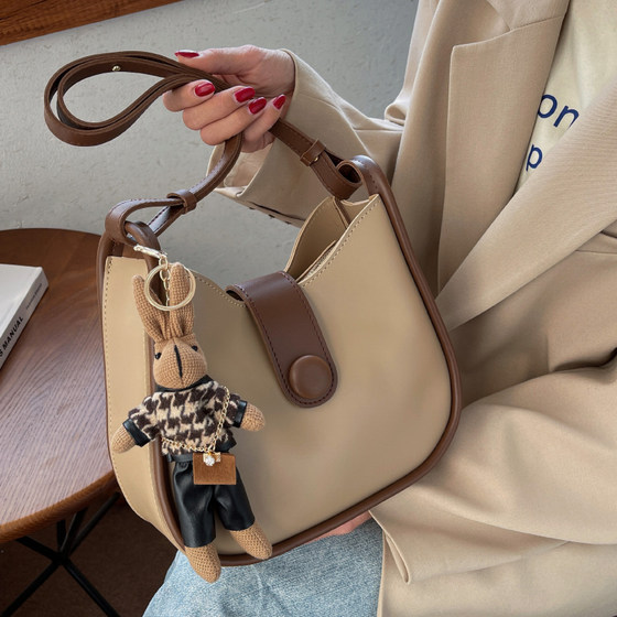 Haowei this year's popular bags 2021 autumn and winter new trendy bags women's crossbody bags high-end texture fashion niche shoulder bag