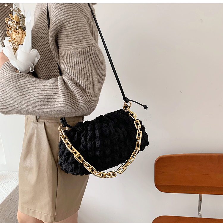 Autumn And Winter 2021 New Bag Female Messenger Bag Fold Shoulder Bag Chain Underarm Bag display picture 9